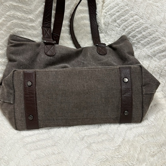 Super cute BELLA TAYLOR SHOULDER BAG, Gray Canvas, Leather Trim - Picture 8 of 11
